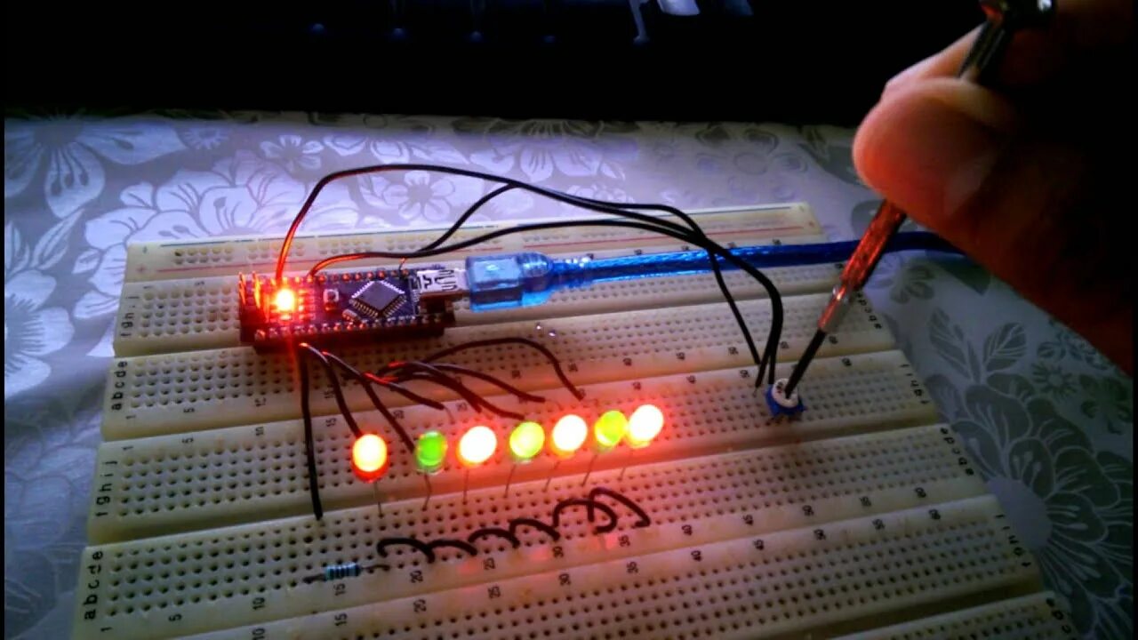 Мигание светодиода. Бегущие светодиоды Arduino Nano. Arduino Nano мигание светодиодом. Бегущие огни на ардуино нано. Мигалка из 2 светодиодов на ардуино нано.