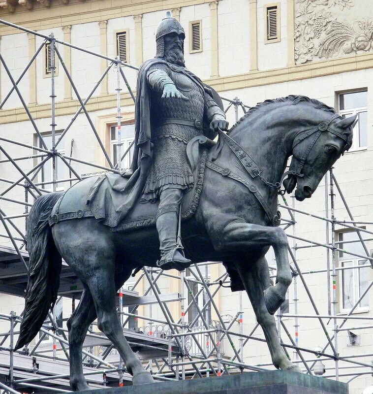 Какие памятники были созданы в 11. Памятник Дмитрию Долгорукому медный всадник. Всадник Долгорукий.