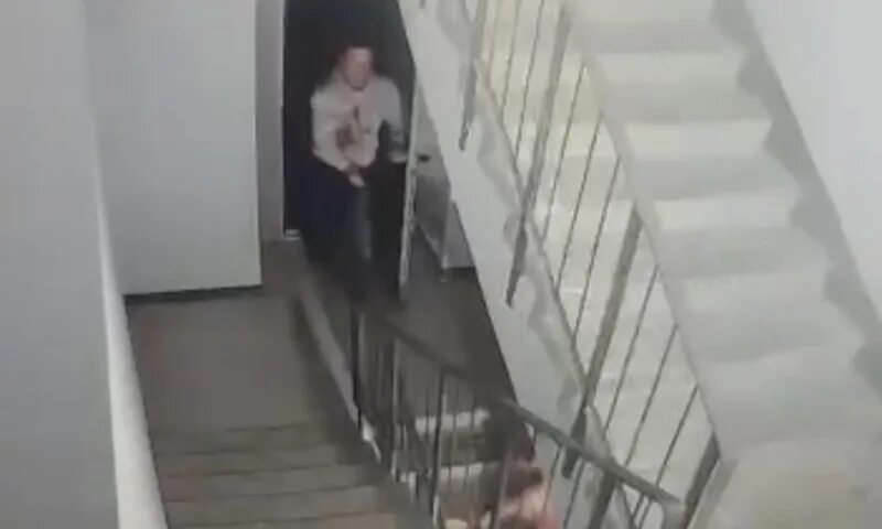 В Подъезде Видео