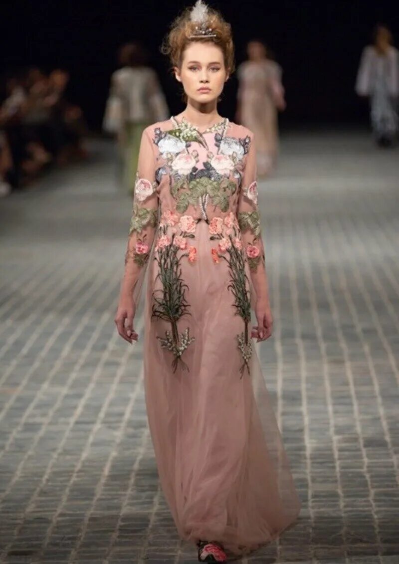 Дизайнер одежды петербург. Дизайнеры одежды спб. Питерские дизайнеры женской одежды. Петербургский дизайнер. Питерские дизайнеры одежды.