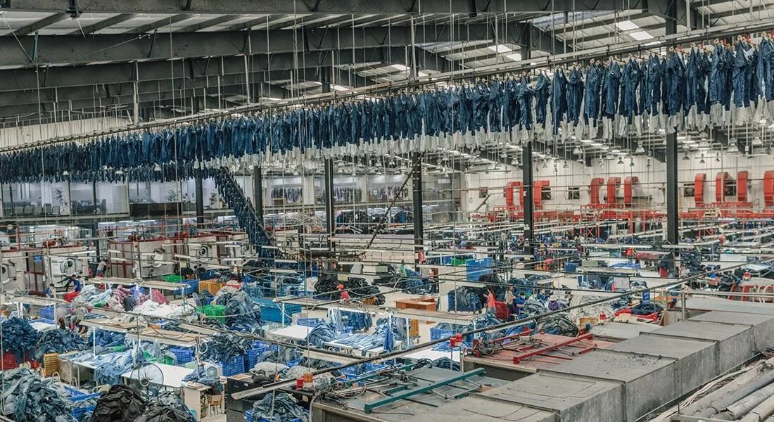 Page factory. Производство джинс. фабрика производство джинсы. banner factory. chyua factory.