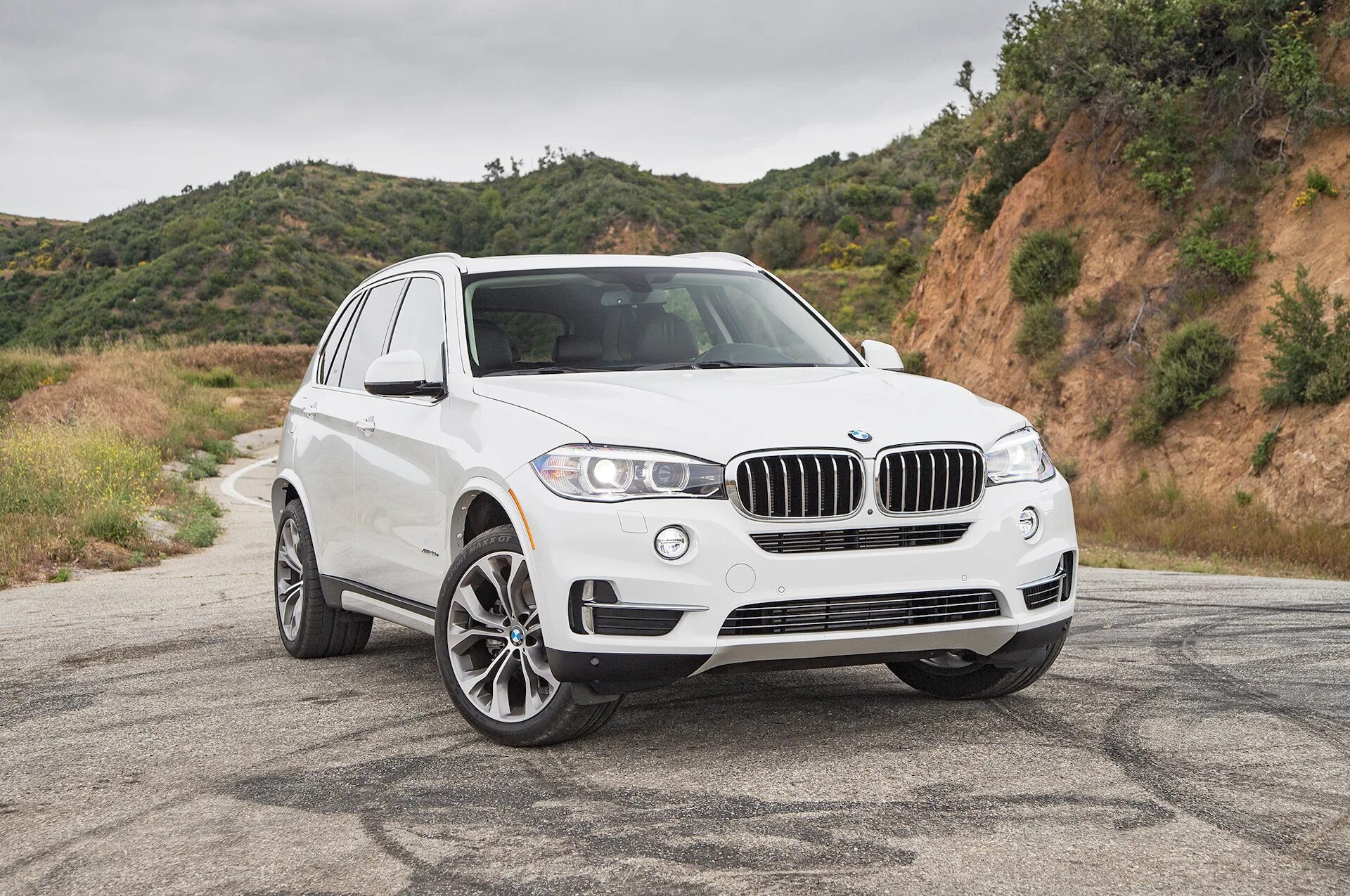 Bmw x5 2016. БМВ х5 2017. BMW x5 2016 белый. BMW x5m 2017. BMW x5 f15.