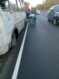 Автобус на тротуаре