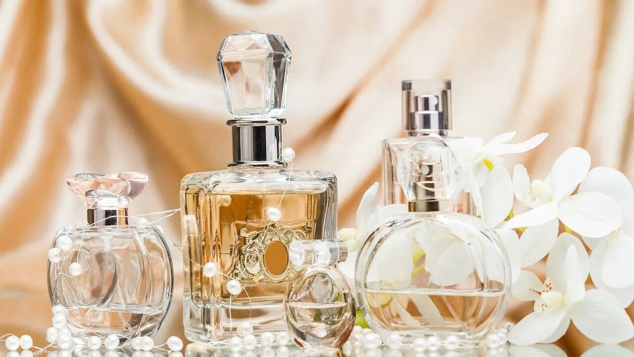 Модные духи. Hugo boss boss the scent for. Мисс диор блуминг букет. Maison francis kurkdjian paris a la rose 70 мл. Изысканный аромат духов.