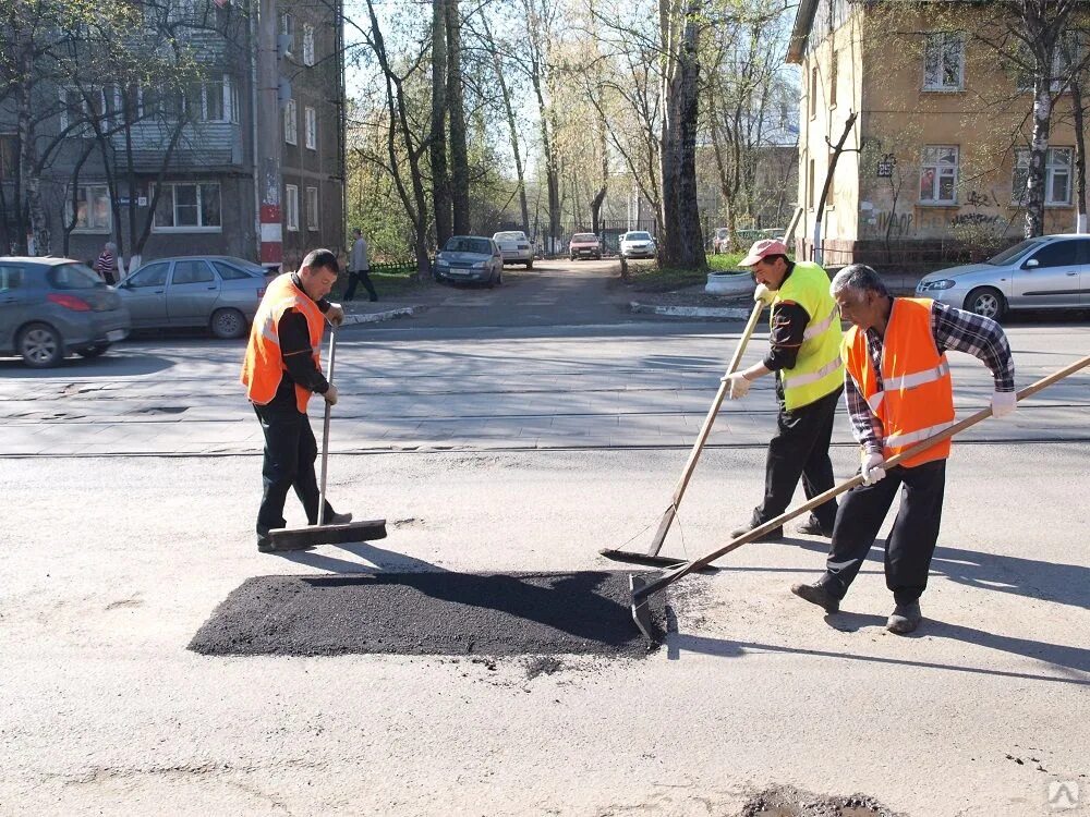 Асфальт. Ямочный ремонт дорог. Ямочный ремонт асфальтового покрытия. Дорожники ямочный ремонт.