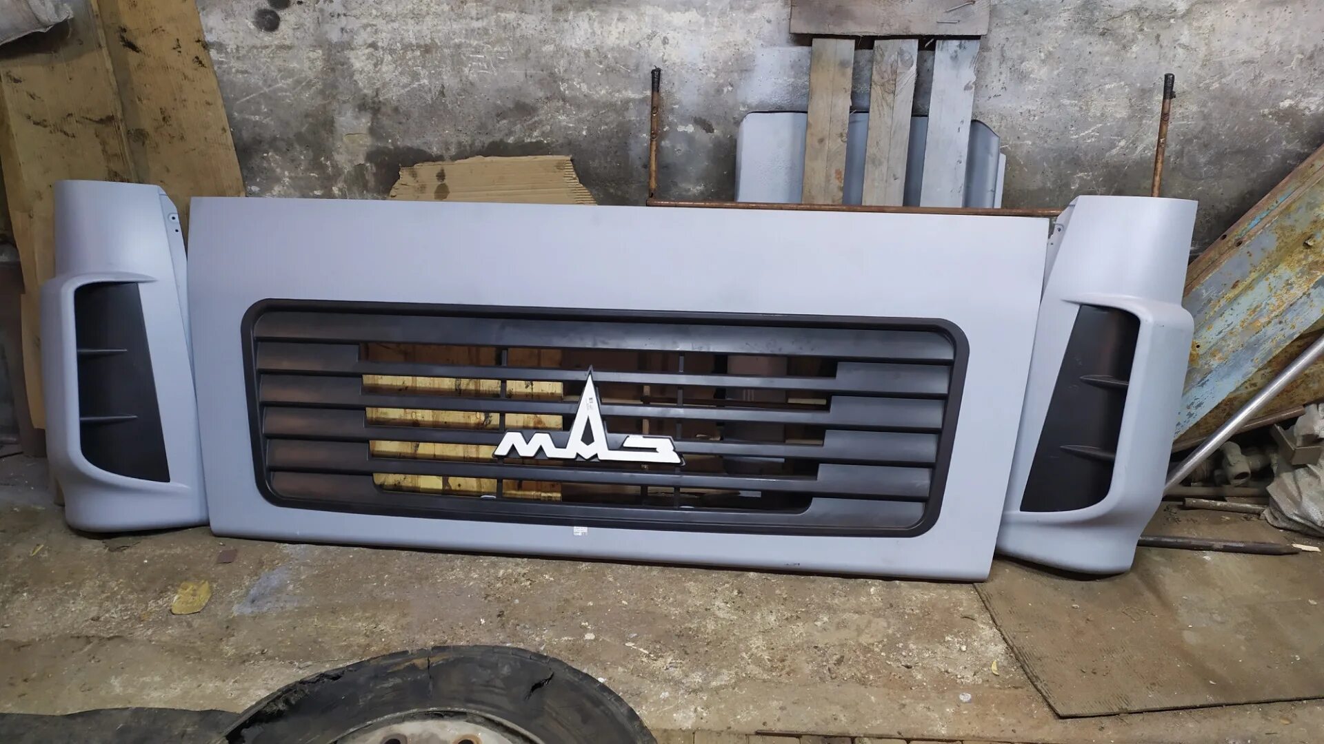 Пластиковый капот на маз 5432. Облицовка маз 5440 простор. Воздухозаборник маз 5551. Решетка капота маз 5440 простор. 6431-8401010.