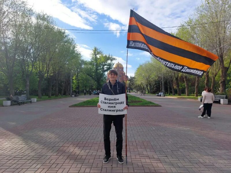 Пикет в астрахани сегодня 2022 фото. Билборд национально-освободительное движение омск. Референдум нод. Национально освободительное движение город омск. Национально освободительное движение город омск.