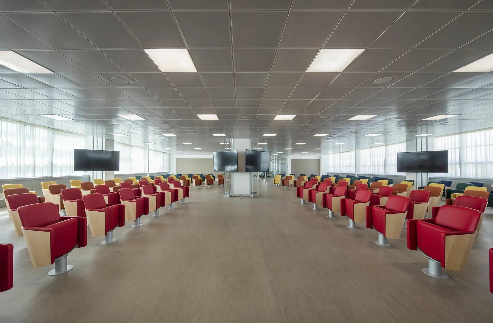 Новый iphone 13. Ios academy. Swiftui drag button. Apple universal access. Ios academy.