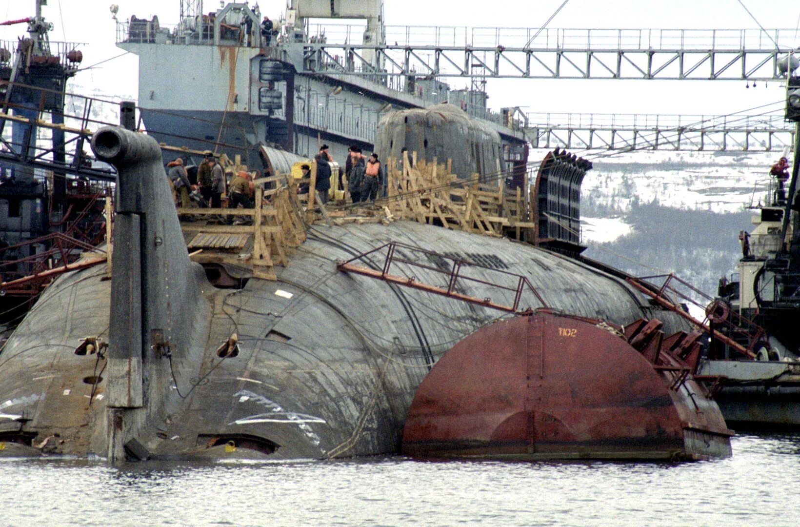 Что произошло в 2000 году. Курск атомная подводная лодка гибель. Гибель АПЛ Курск. Подводная лодка к-141 «Курск». 12 Августа 2000 затонула подводная лодка Курск.