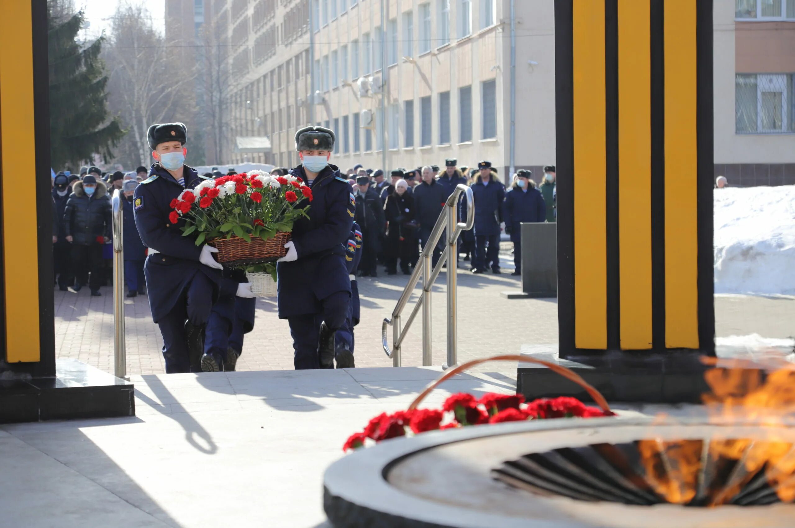 15 Февраля день памяти о россиянах исполнявших служебный долг. Возложение цветов к Вечному огню. Возложение цветов к мемориалу. Возложение цветов Рязань 15 февраля. Памяти воинов погибших в локальных конфликтах