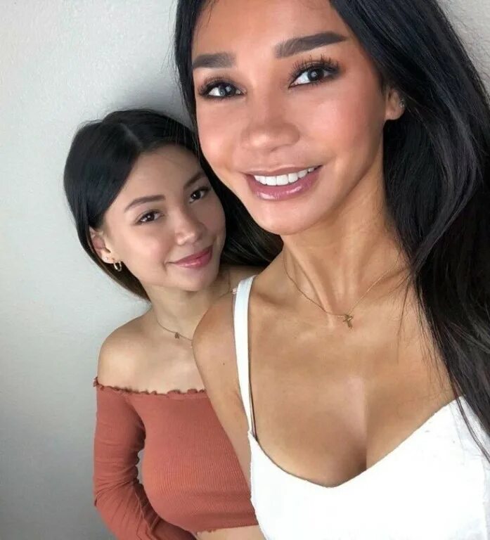 молодо выглядящие кореянки. выглядит моложе дочери. лур хсу семья. выглядит моложе дочери. моя мама выглядит моложе меня.