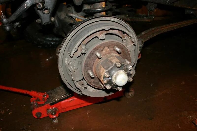 Скания тормоза дисковые и барабанные. Как переделать задние барабанные тормоза на дисковые. Барабанные тормоза замена на дисковые форд фокус 3 дорестайлинг. Переделка задних тормозов на дисковые форд фокус 2. Как переделать задние барабанные тормоза на дисковые.