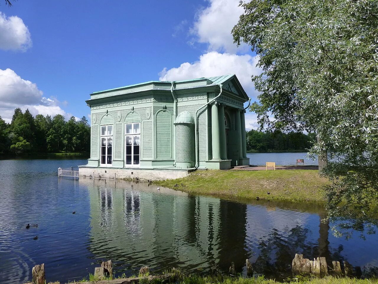 Серпентайн галерея 2001 даниэль. Стационарный торговый объект. Павильон почему. Павильон нто пермь. Павильоны для торговли.