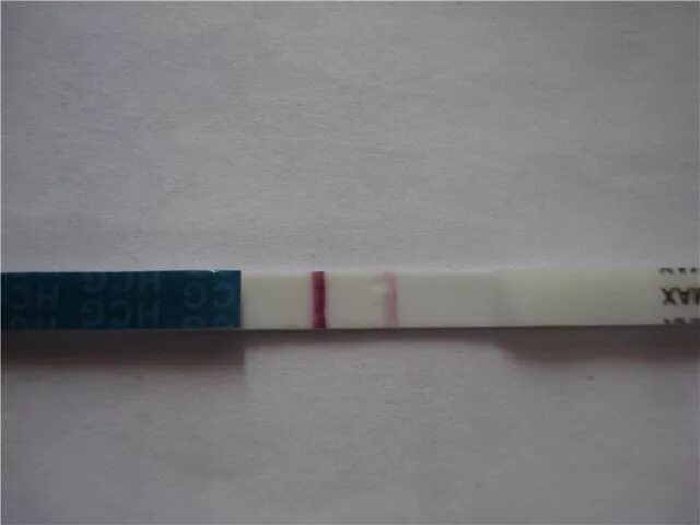Тест на беременность на первой неделе. Тест-полоски на беременность на ранних сроках. Тест на беременность 2 полоски на ранних сроках. Тест на беременность положительный 1 неделя. Полоски на тестах на беременность на ранних сроках.