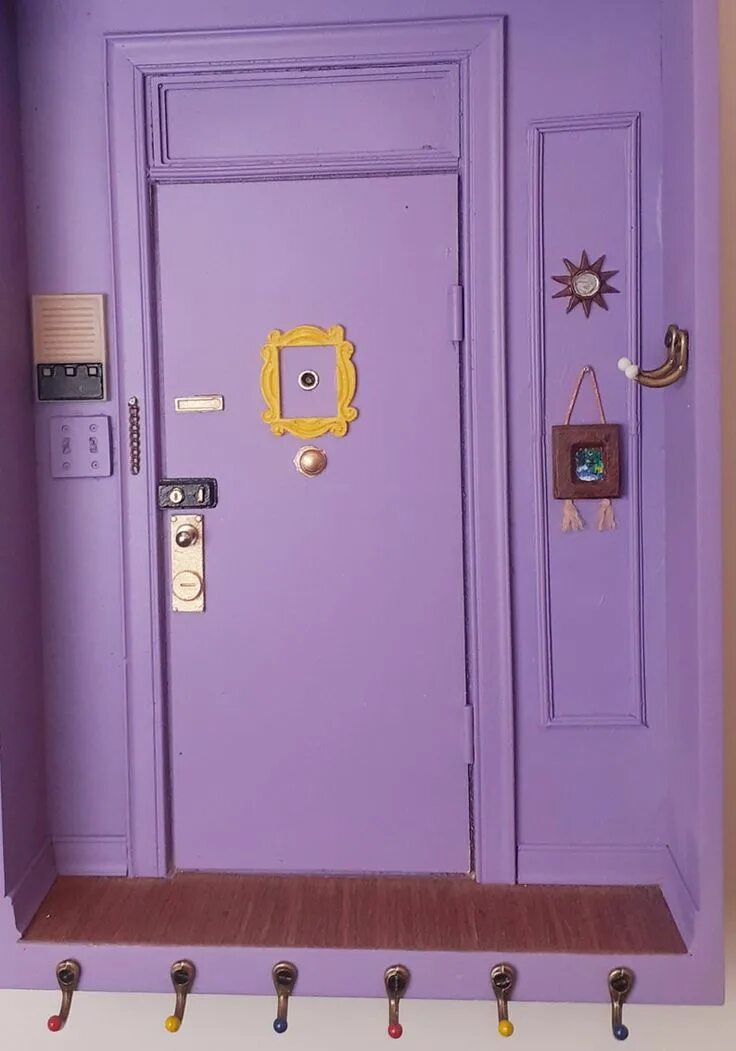 This is my door. Друзья дверь Моники. Фиолетовая дверь. Друзья квартира Моники дверь.