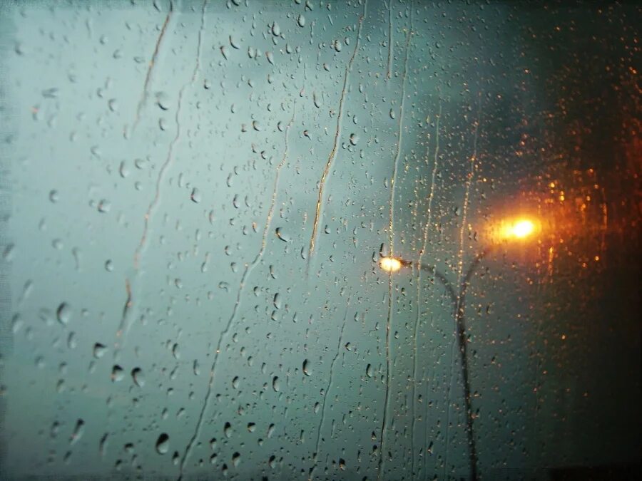 Дождь фонарь. Daasha дождь фонари. Дождик в темноте. Ливень на фонаре панельки. Azalia дождь темнота