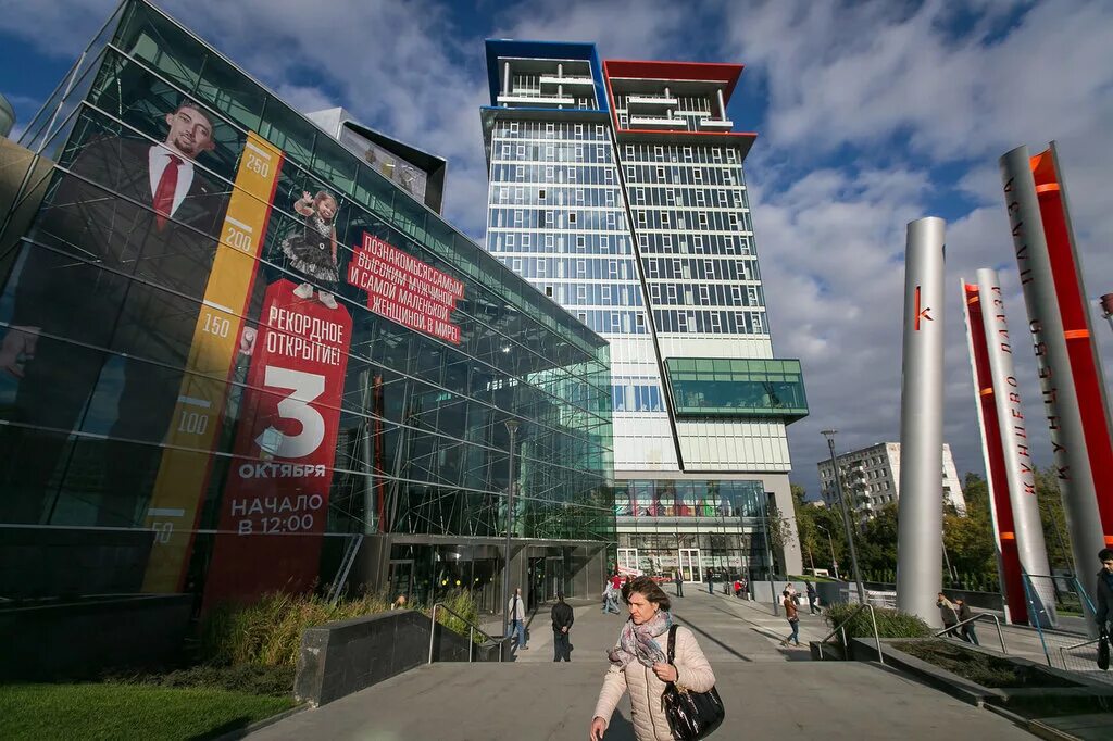 кунцево плаза метро молодежная. кунцево плаза торговый центр. трц кунцево плаза. тц кунцево плаза. кунцево плаза феррари.