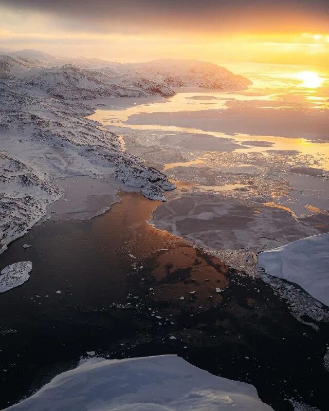 Загадочные артефакты арктики фото. Гренландия 2022. Ле-гренландия. Космические снимки арктики в 23 году. Живут ли люди в гренландии.