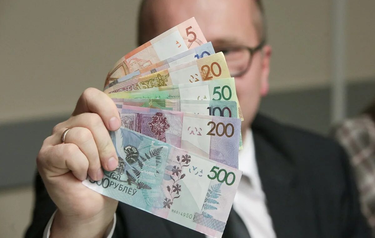 Белорусские деньги. Белорусский рубль. Белорусские деньги фото. Белые деньги. Вон рубл