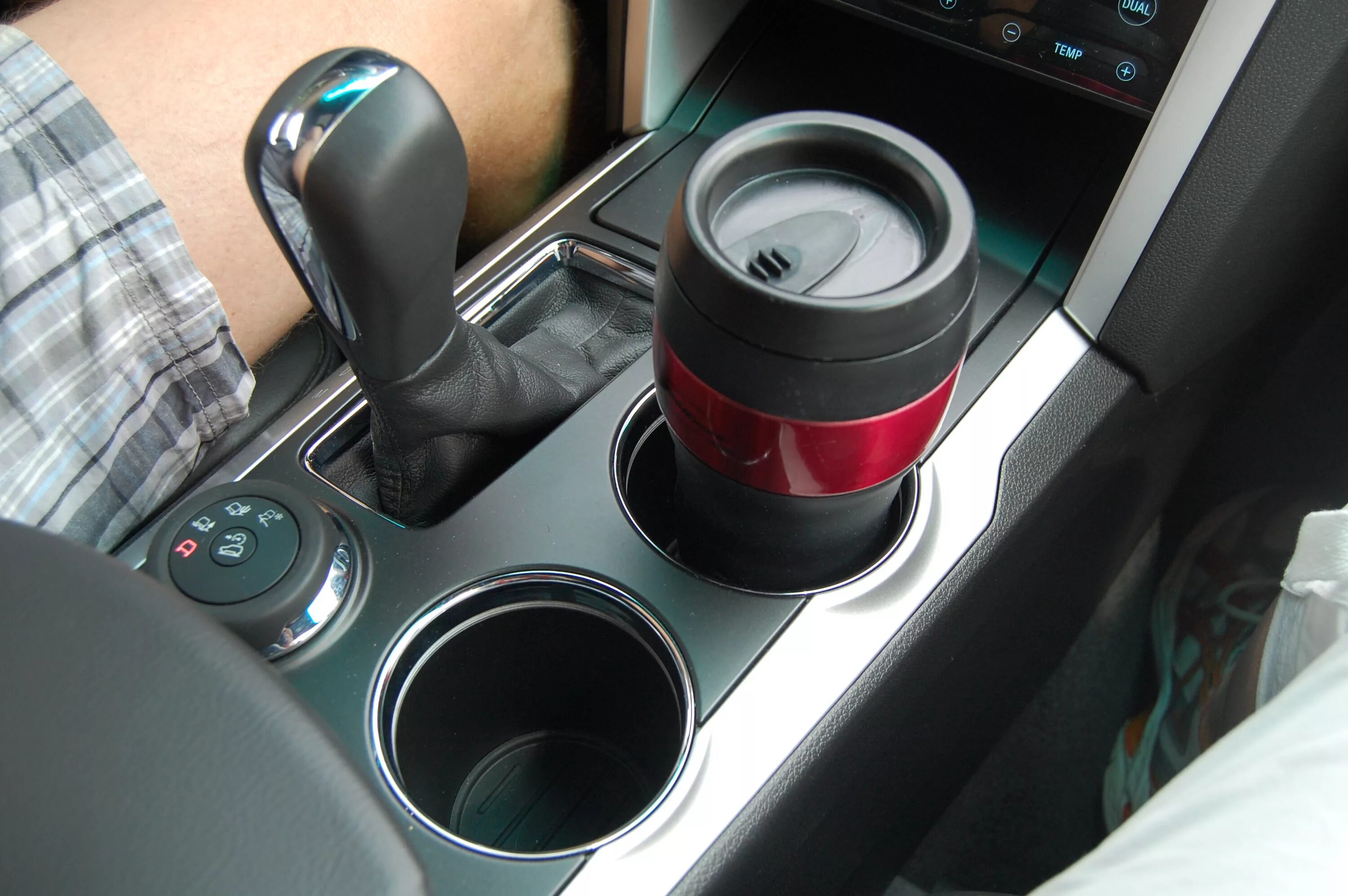 Cup Holder (кап-холдер). Подстаканник электрический Smart Cup Holder 69036170. BMW Phone Holder Cup Holder. Предметы в салоне автомобиля.