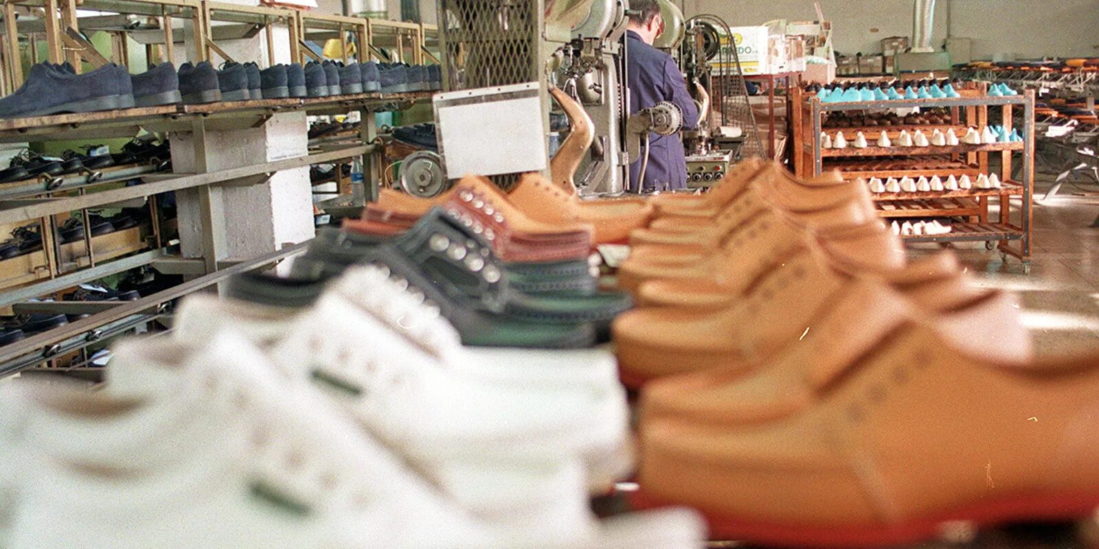 Обувная фабрика Пэрриш. Производство обуви. Обувная промышленность. Обувное производство. Фабричное оптом