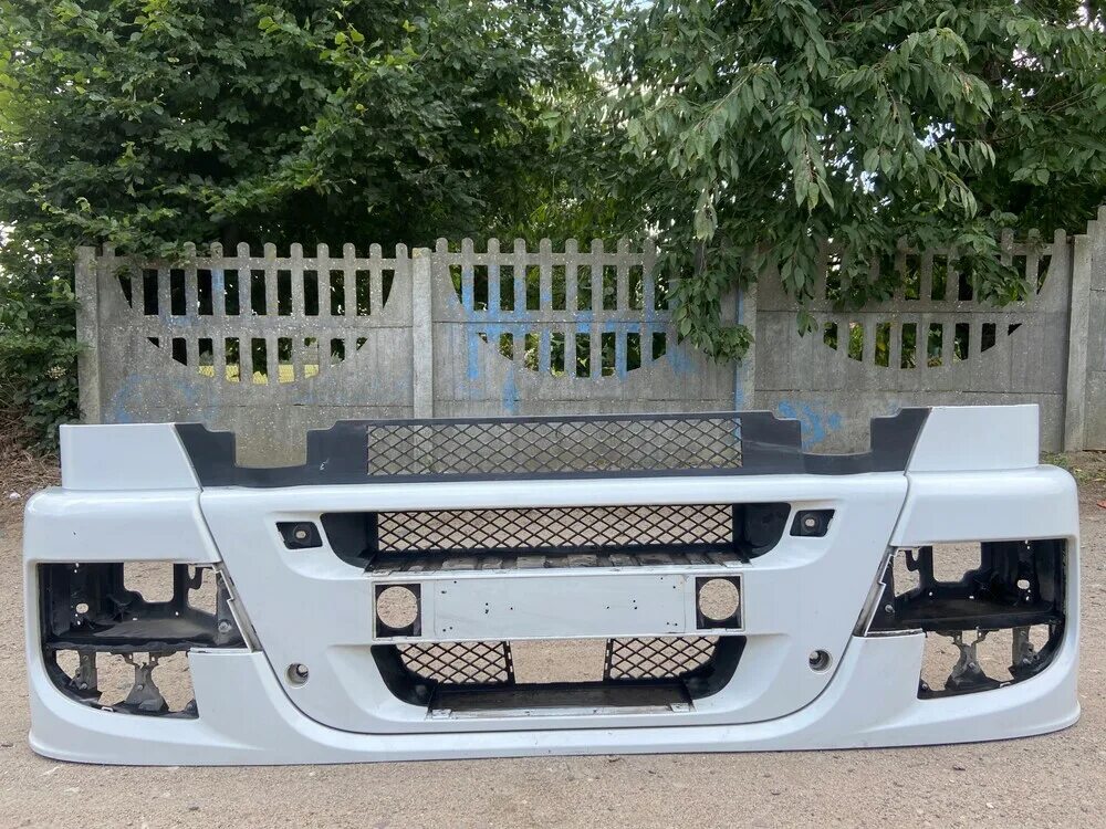 Бампер iveco. Бампер ивеко. 5801690583 iveco бампер перед но. замена бампера стралис.