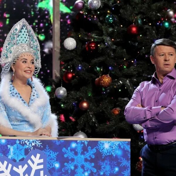 Рисуем елку песком. Песков елка. Десятое королевство фреска из песка елочка. Песков елка. Фреска из песка для детей.