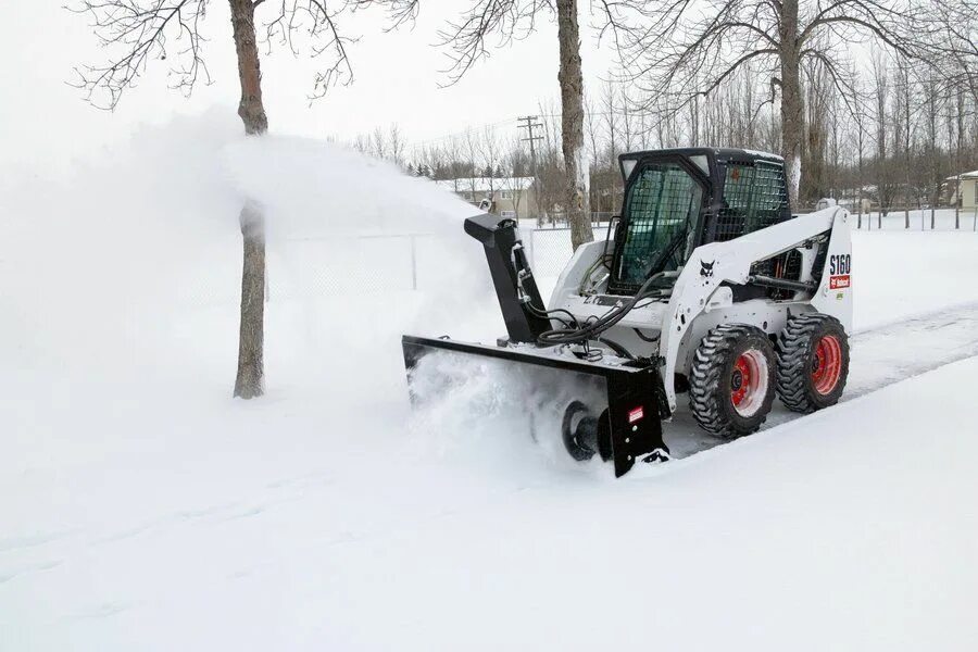 Погрузчик Bobcat s530 для уборки снега. Шнекороторный снегоочиститель Бобкэт. Снегоуборочный Bobcat трактор Bobcat. Машина снегоуборочная шнекороторная Snegir. Снегоуборщик россия