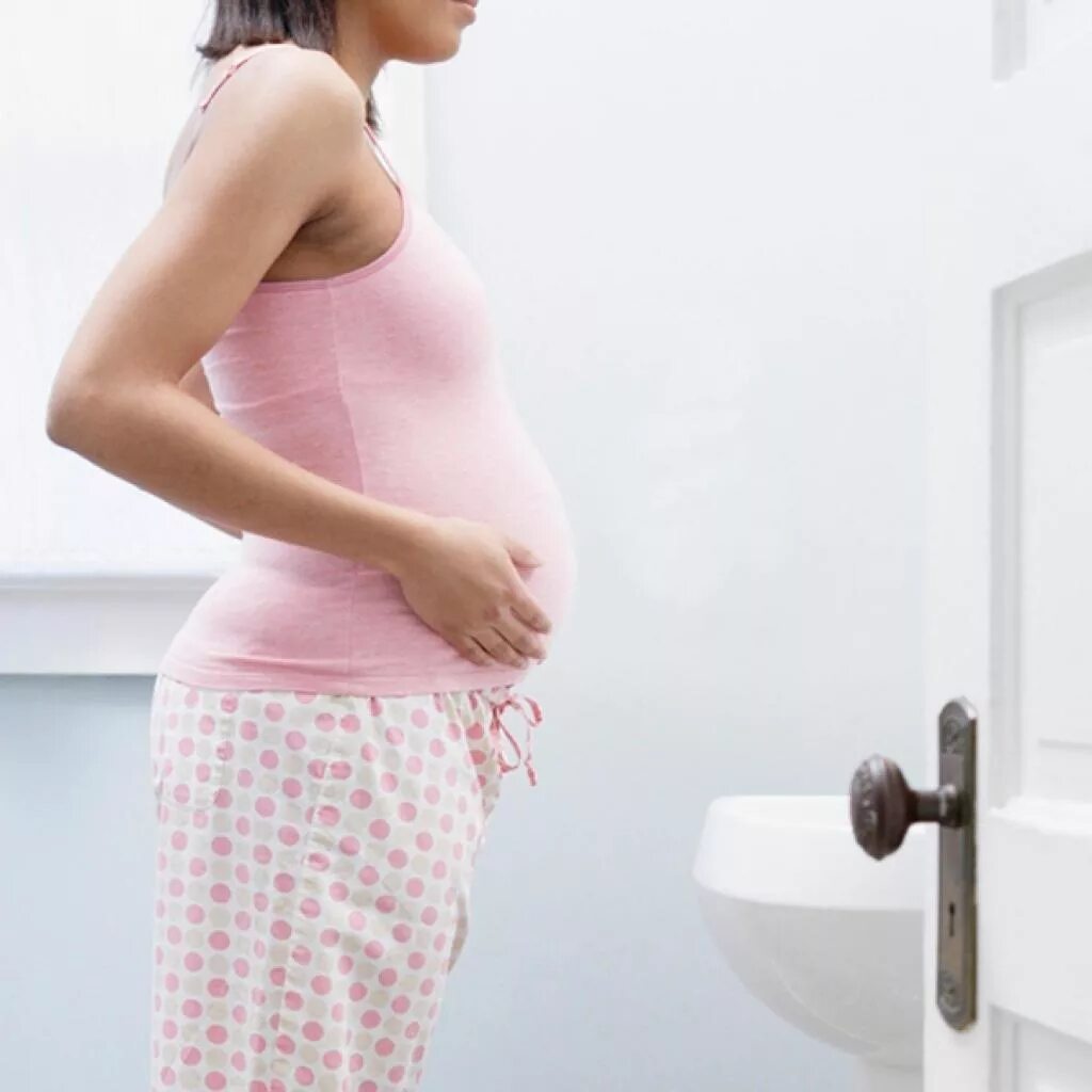 У женщин на ранних сроках. Беременная на раннем сроке. Ранняя беременность. Беременная женщина на ранних сроках. Маленькие беременные женщины.