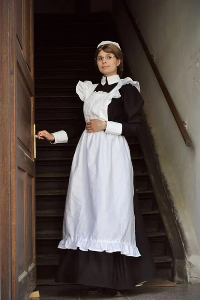 Горничная референс викторианская эпоха. Victorian maid. Костюм гувернантки 19 века. Косплей костюм горничной длинный (черное платье алисы). Горничная викторианской эпохи.
