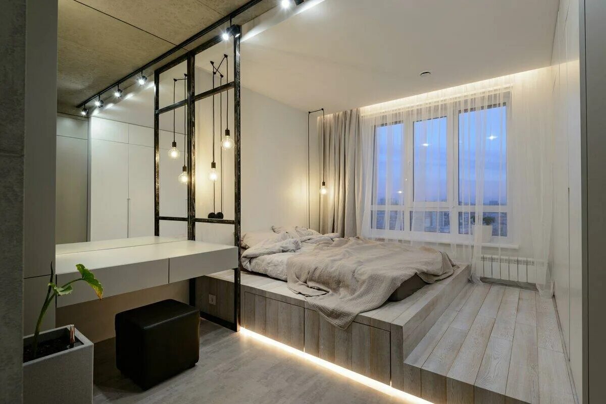 Кровать подиум лофт. Спальня в современном стиле. Подиум кровать в спальне. Кровать подиум у окна. Подиум дома
