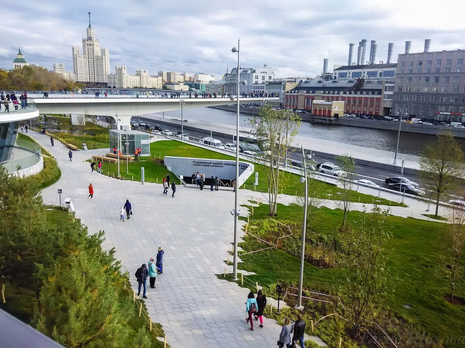 Парк Зарядье. Парк Зарядье в Москве. Зарядье парк благоустройство. Зарядье в октябре. Нунча зарядье