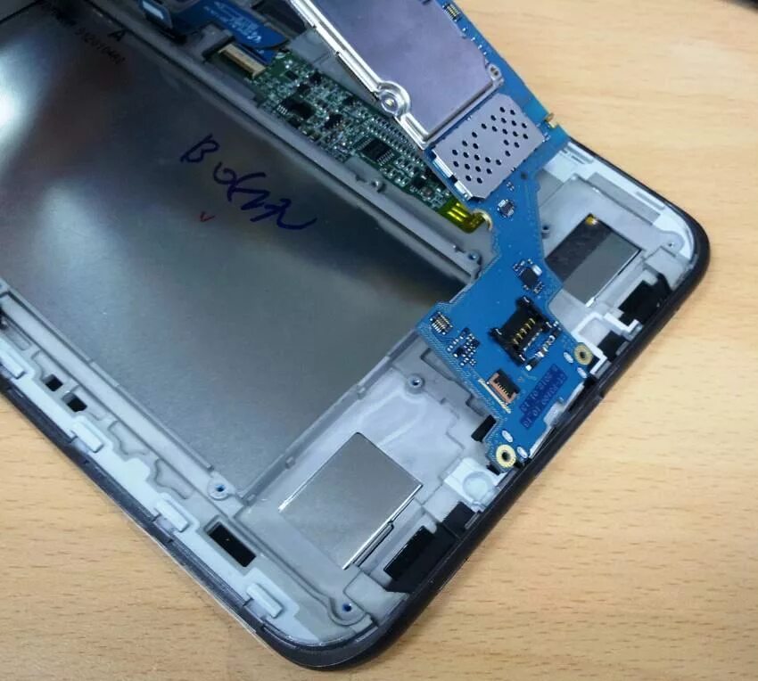 Что может произойти, если не менять разбитый дисплей на Android смартфоне Androi