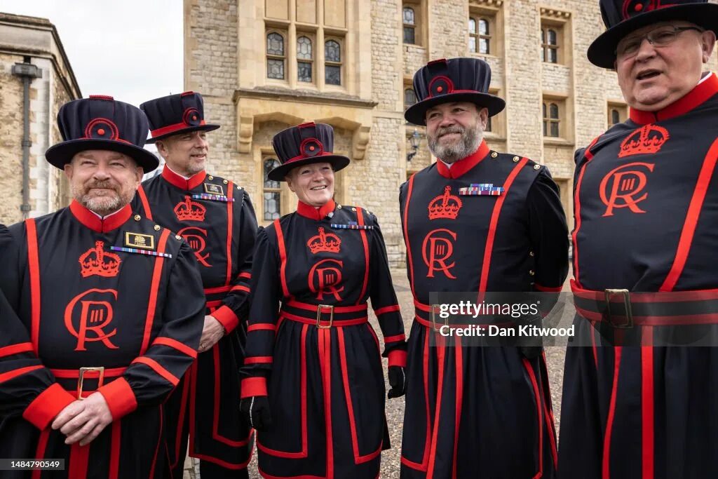 Тауэр лондон бифитеры. Yeoman warders перевод на русский. Yeoman warders перевод на русский. Yeoman warders. Yeoman warders перевод на русский.