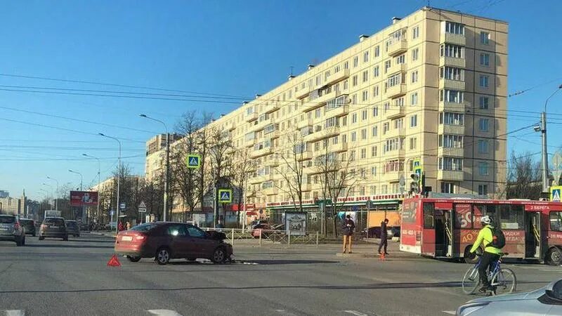 Взрыв в санкт петербурге пискаревка. Угол Металлистов и Пискаревского проспекта. Перекресток Пискаревского пр и шоссе революции. Проспект Металлистов 90. Перекресток Металлистов и Пискаревского.