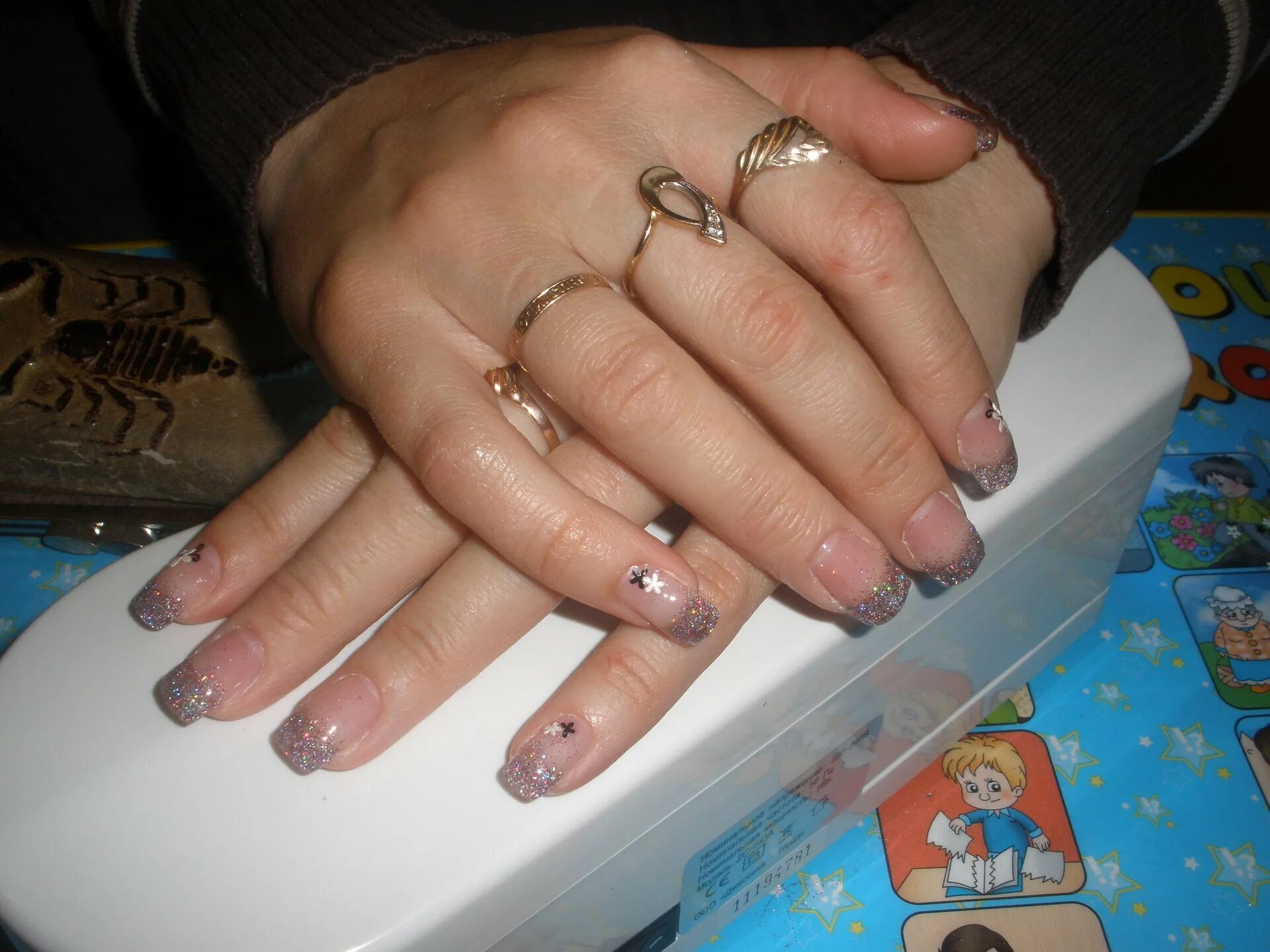 Пошаговое наращивание ногтей гелем в домашних. Наращивание на типсы в салоне. Маникюр наращивание. Мастер наращивания ногтей. Способы наращивания ногтей.