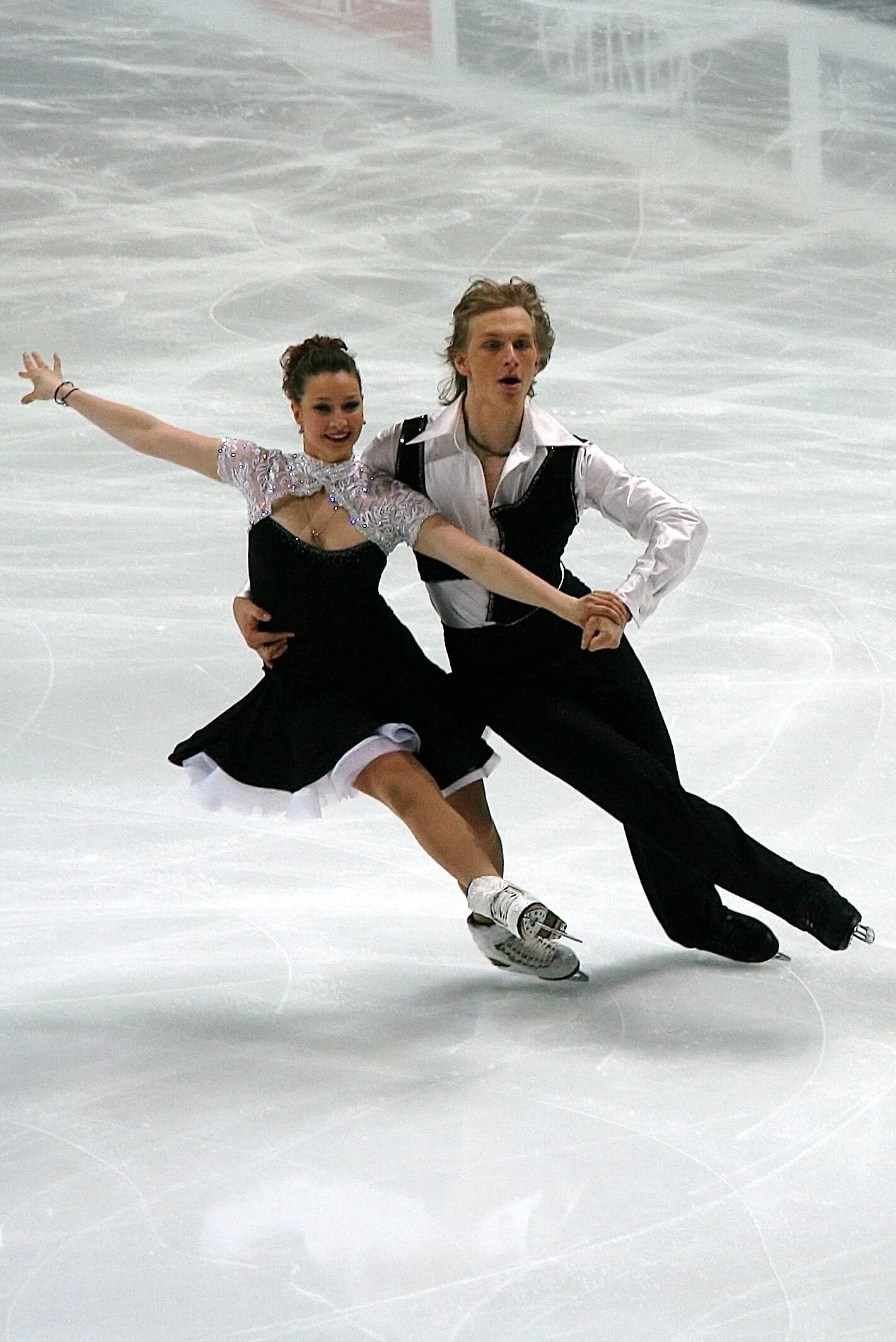 Ice skating sport. Фигуристы на льду. Фигурное катание на коньках.