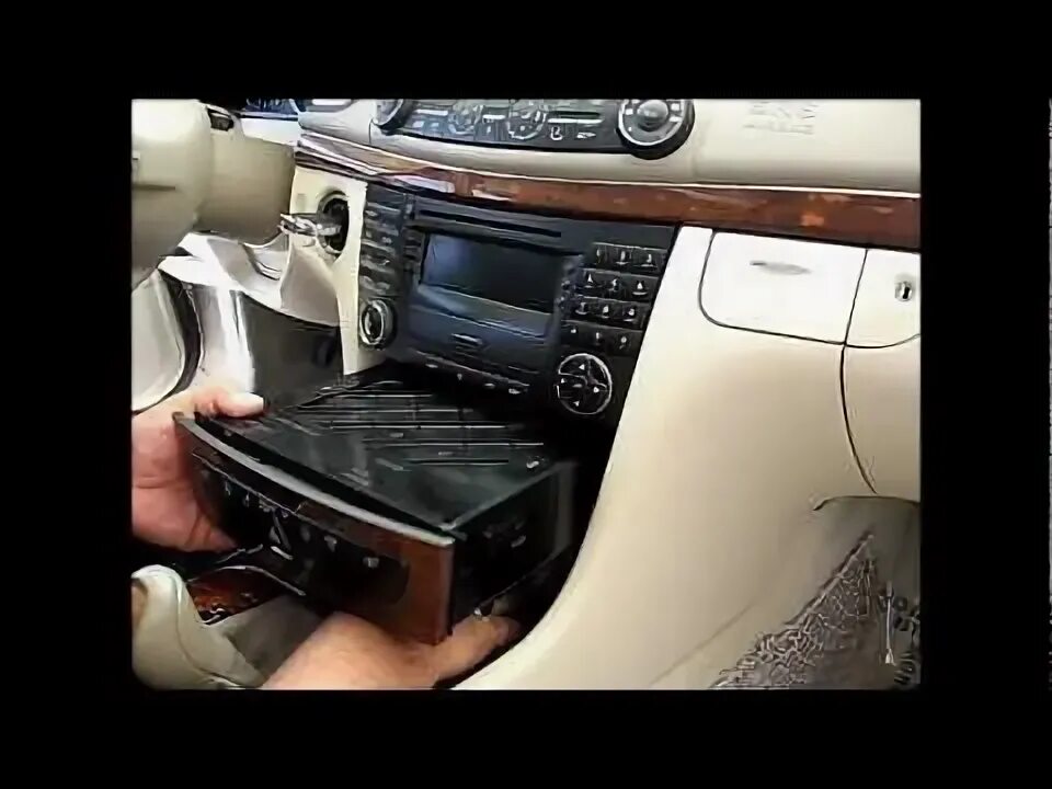 Как снять магнитолу мерседес 203 Установка магнитолы KENWOOD KMM 103AY в Mercedes-Benz W203 YouTube
