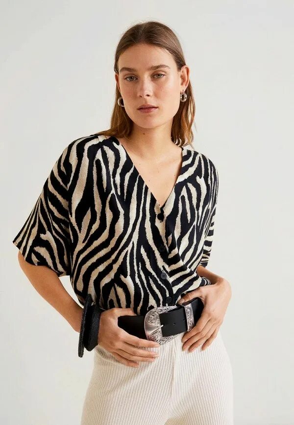 Блузка с принтом под зебру. Блузка зебра. Полосатая блузка зебра. Кофта зебра. Блузка принт зебра.
