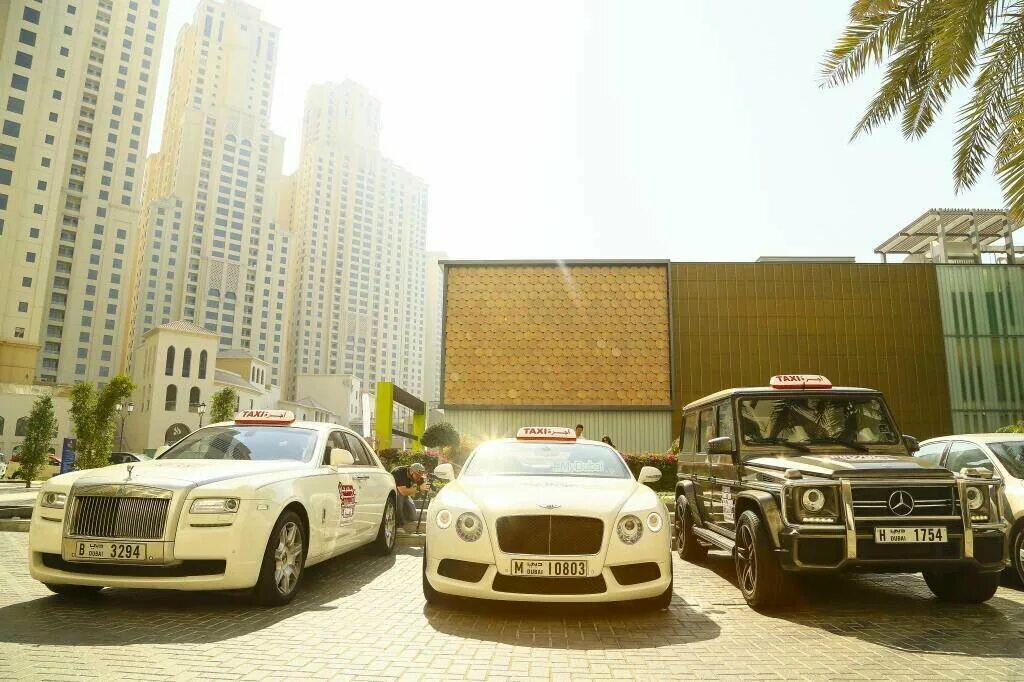 Такси в Дубае. Careem такси Дубай. Такси в арабских Эмиратах. Такси Дубай Careem машины. Таксисты дубай