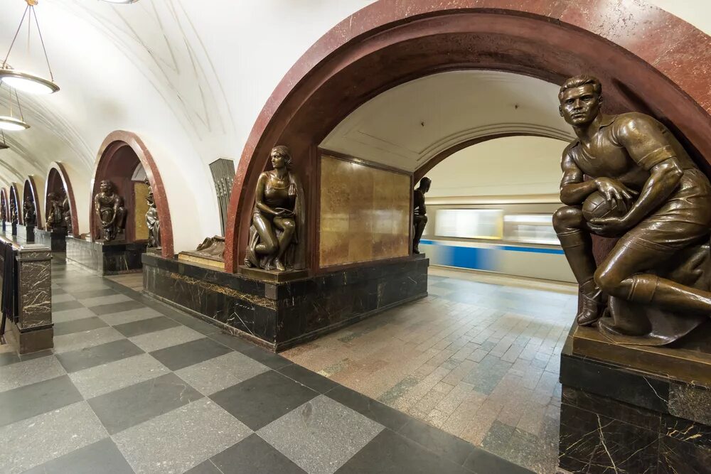 Площадь революции часы работы. Площадь революции станция метро москва. вестибюль станции московского метрополитена «площадь революции». московское метро станция площадь революции. манизер станция метро площадь революции.