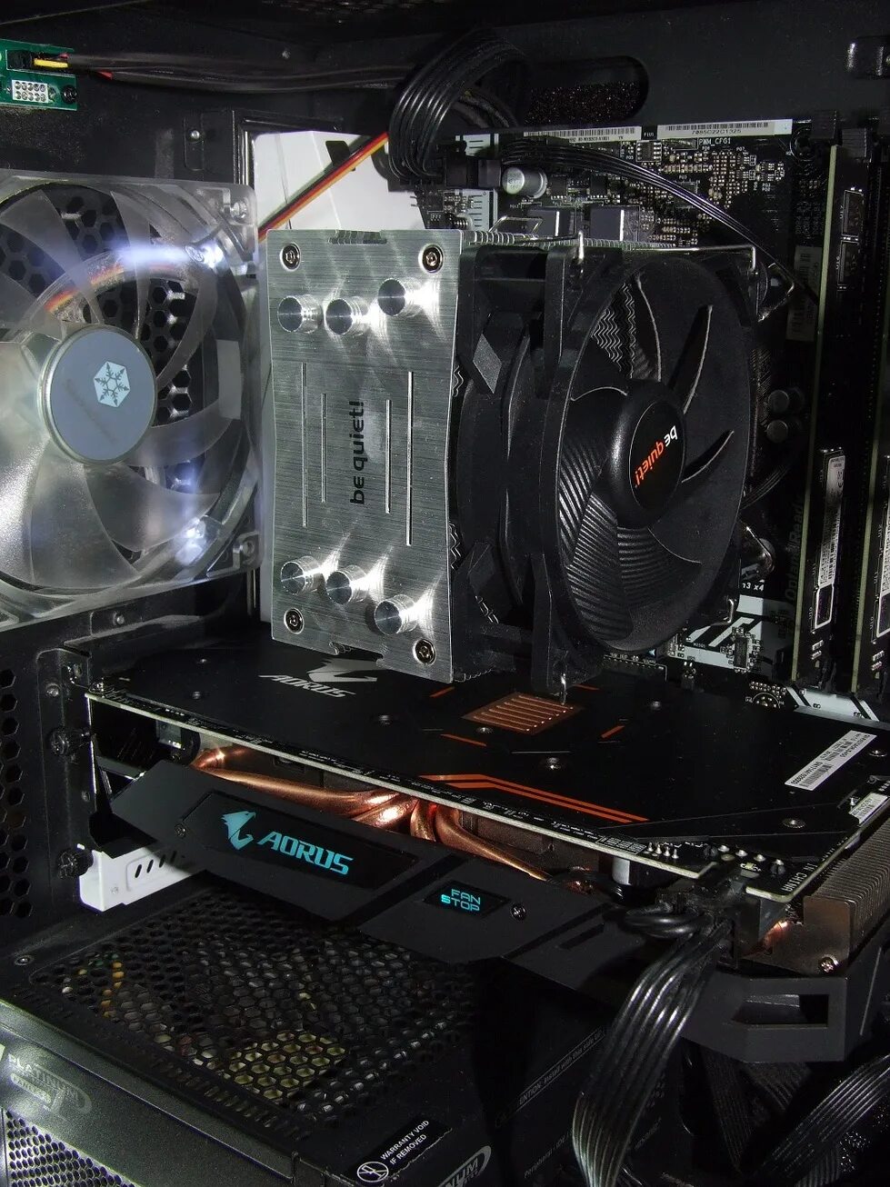 Rx 570 gaming 4gb. RX 570 AORUS. RX 570 Aurus 4gb. Gigabyte AORUS RX 570 4gb. AMD AORUS RX 570 4 GB.