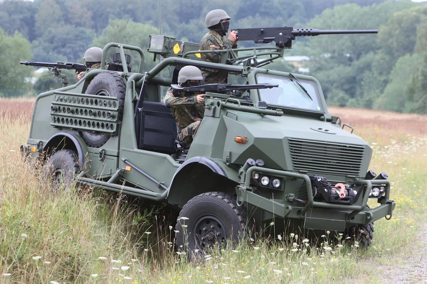 Special vehicles. Grizzly gff4. Grizzly gff4 бронетранспортер. KMW Special Operations vehicle. Бронеавтомобиль: «Гризли» gff4.