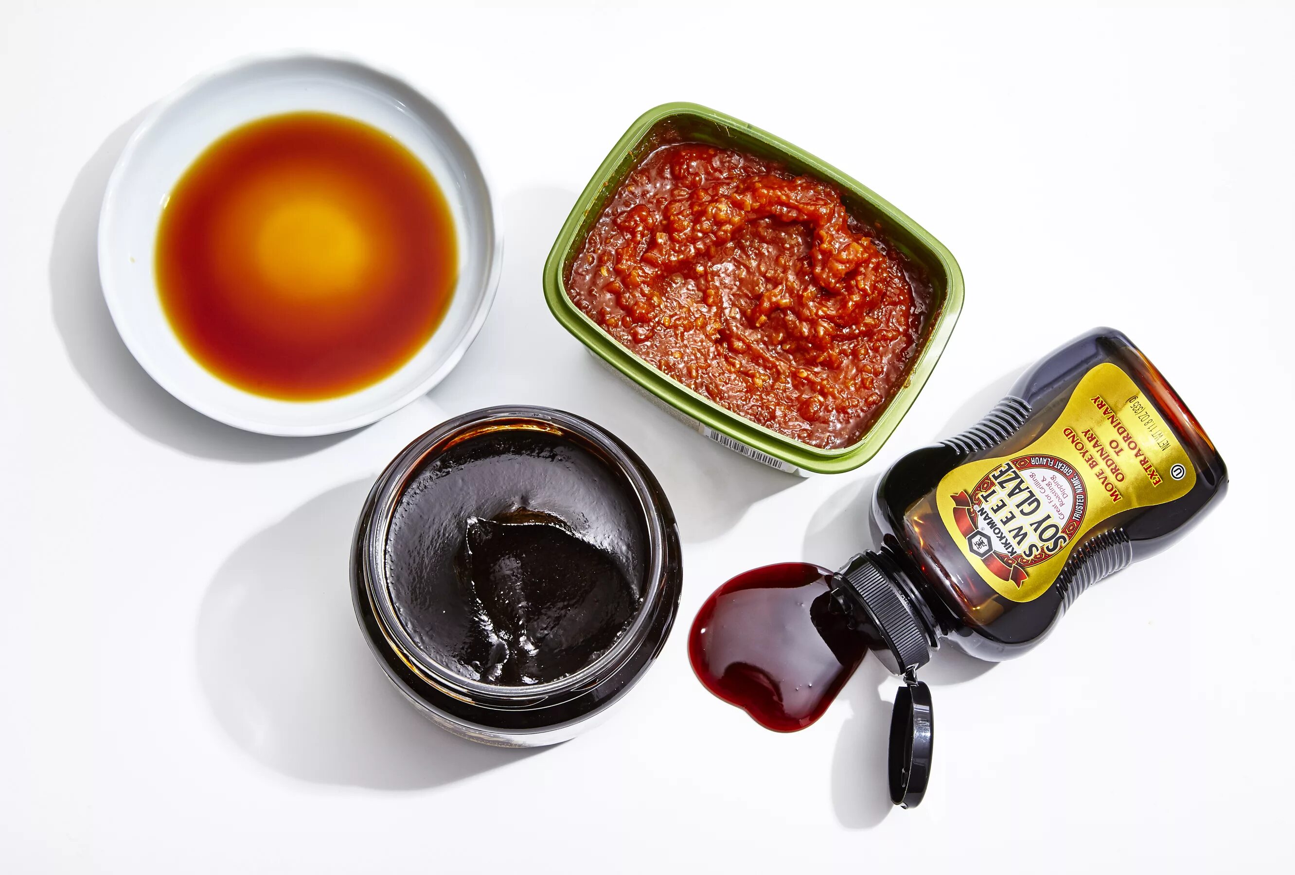 Апельсин соевый соус. Соус из томатной пасты и соевого соуса. Соус соевый. Соль и перец соевый соус. San bonsai соевый соус amoy.