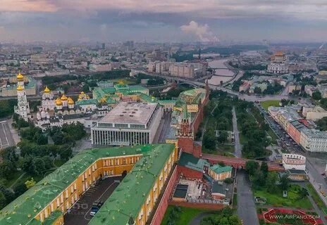 Летит большой москве