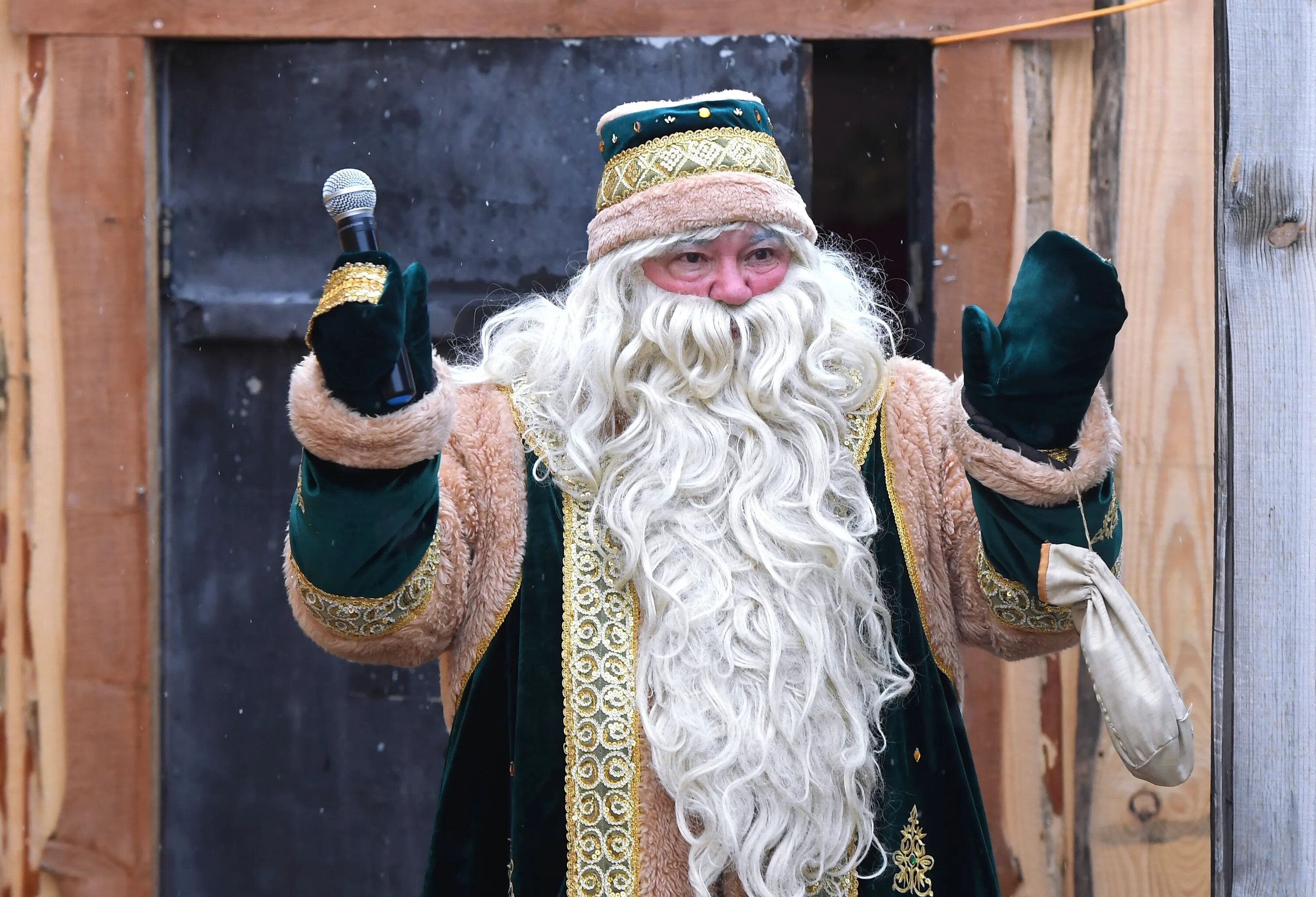 Резиденция кыш бабая в казани. Дед мороз татарстана кыш бабай. Республика татарстан: резиденция кыш бабая и кар кызы. Татарский дед мороз кыш бабай. Резиденция кыш бабая в арске.