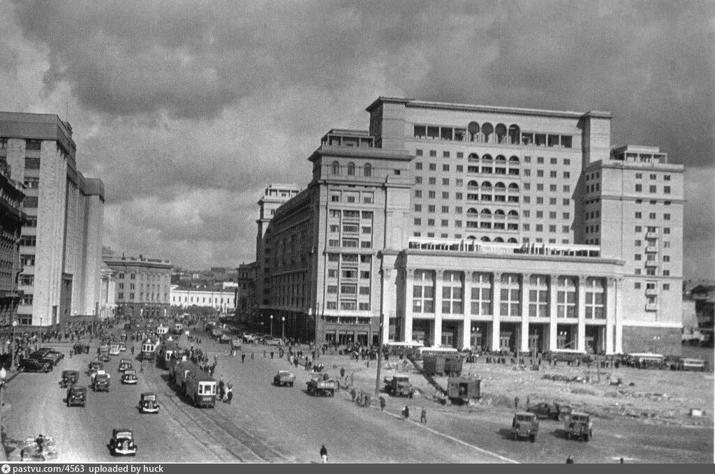 Подметально–уборочные машины пу–7. Пу-7 подметальная машина. Москва 1938 года. Улица горького (тверская) москвы 1939. 1938 год дгкб №13.