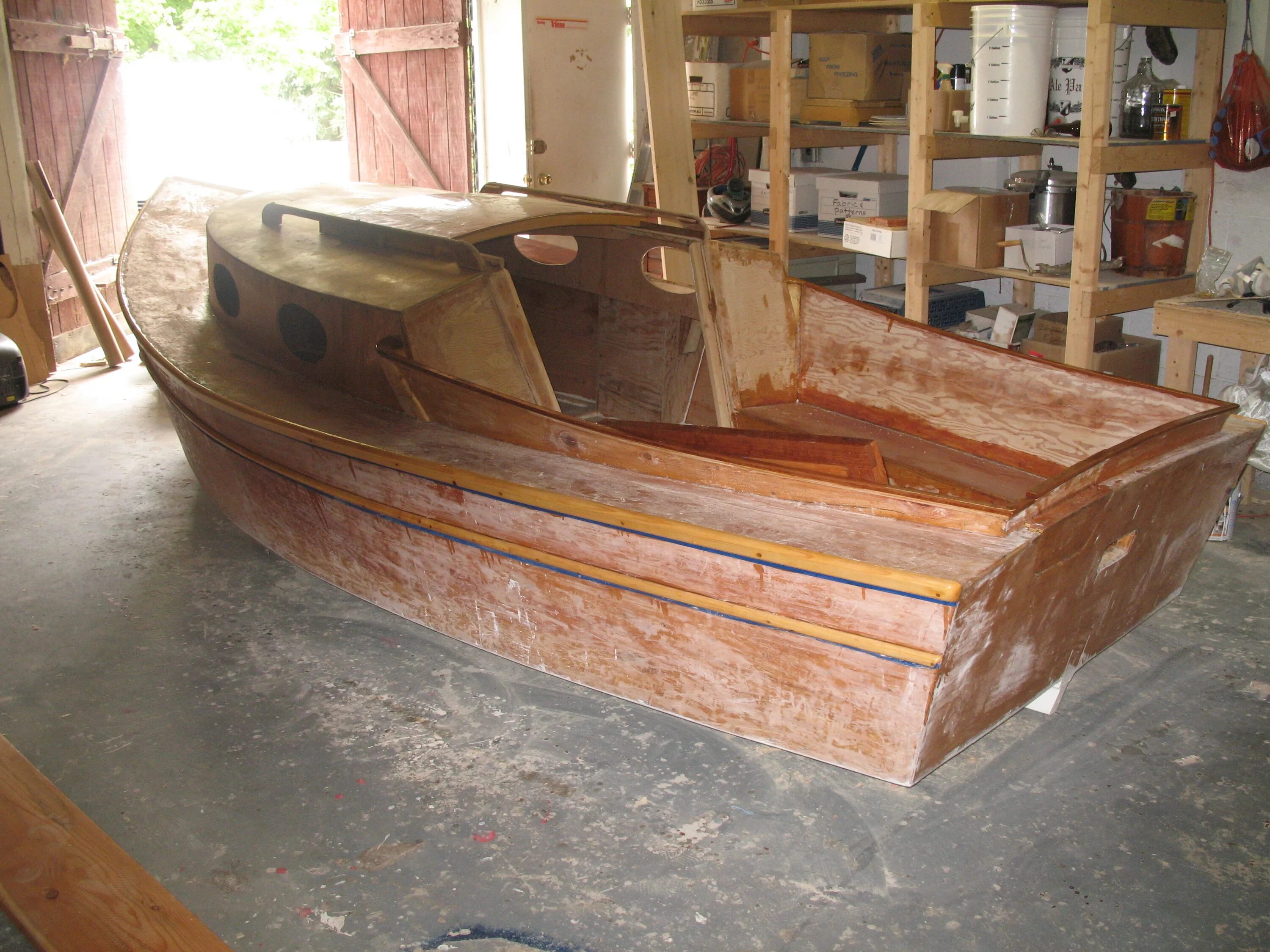 Лодка из стеклопластика. Постройка катера из фанеры. Баркас мбс 25. Лодка плоскодонка стеклопластик. Лодки кулас 3м.