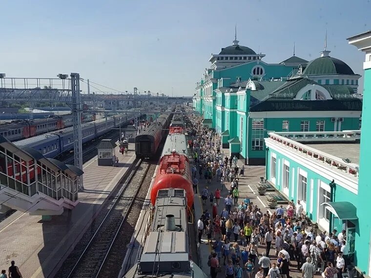 Ржд омск телефон. Вокзал Омск пассажирский. Железнодорожный вокзал Омск пассажирский. ЖД вокзал Омск 2022. Вокзал Омске ЖД вокзал.