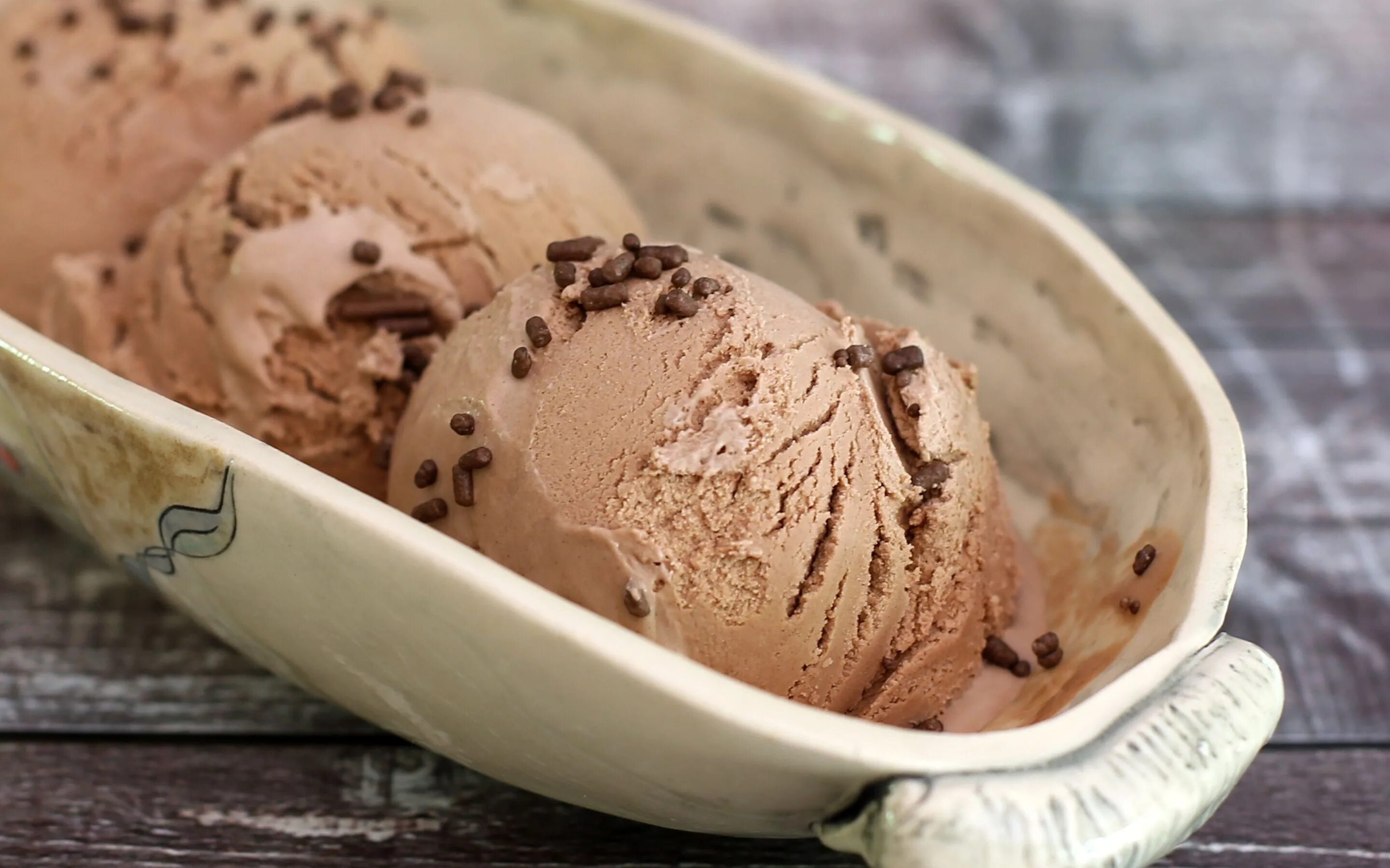 Шоколадное мороженое. Сливочно шоколадное мороженое. Мороженое с шоколадной крошкой. Мороженое с шоколадом. Choco ice